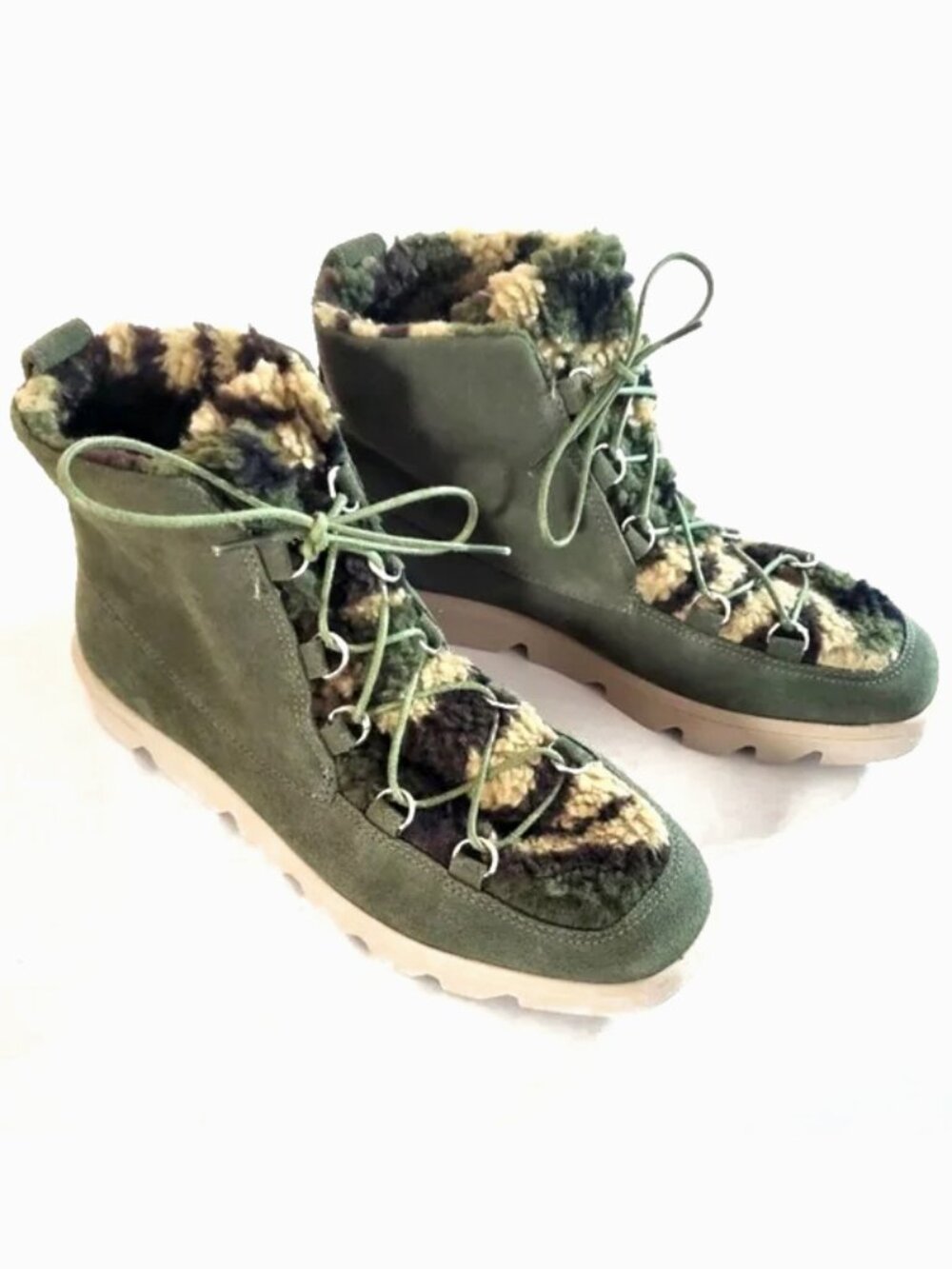 NWOT Bernardo Dana Green Suede Bootie with Camo Fleece Size 7.5